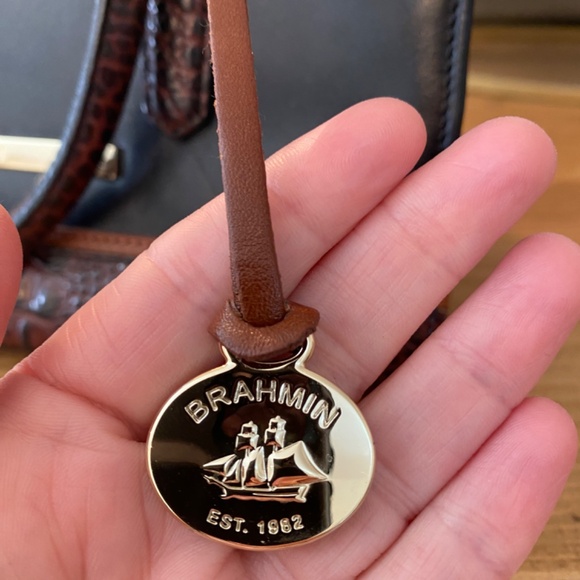 Beautiful Brahmin Handbag with Gold Hardware - Picture 14 of 14